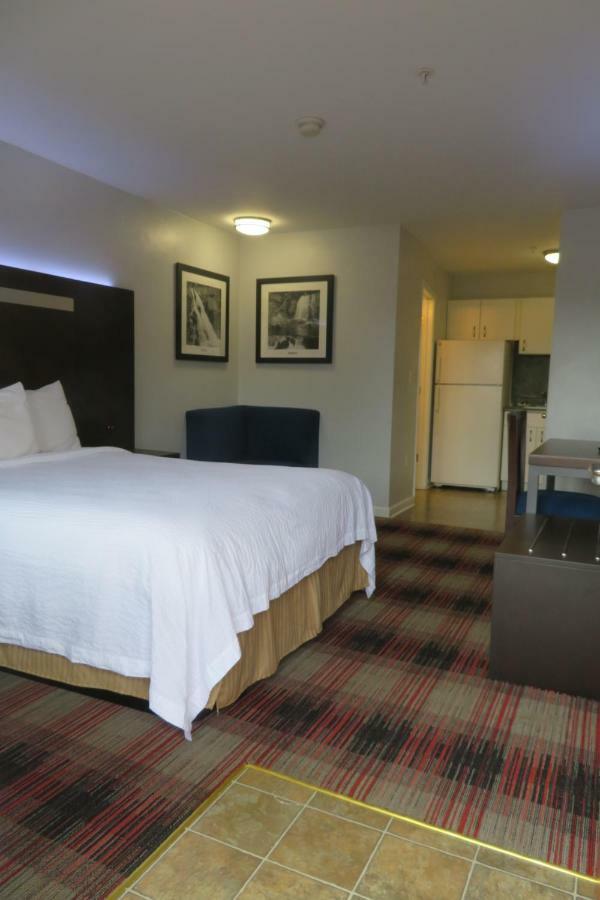 Luxbury Inn & Suites Maryville Eksteriør billede