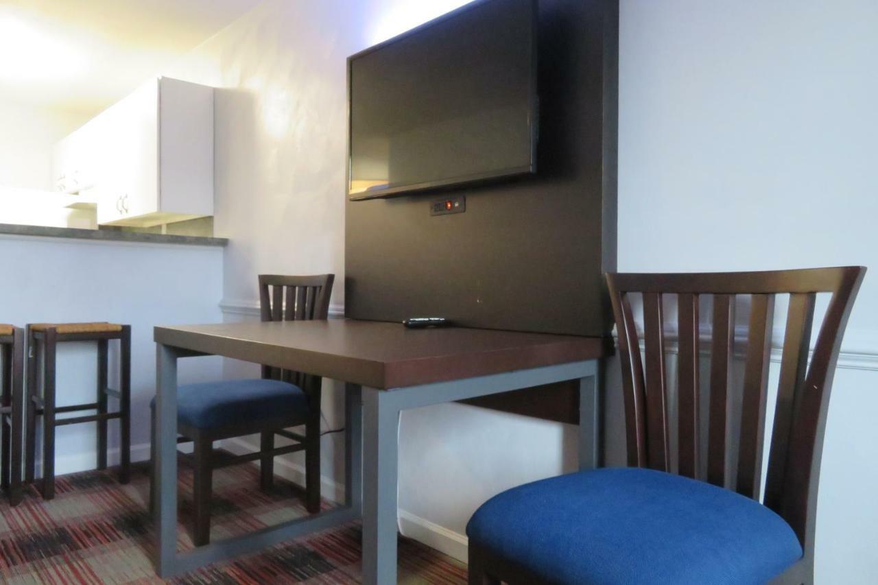 Luxbury Inn & Suites Maryville Eksteriør billede